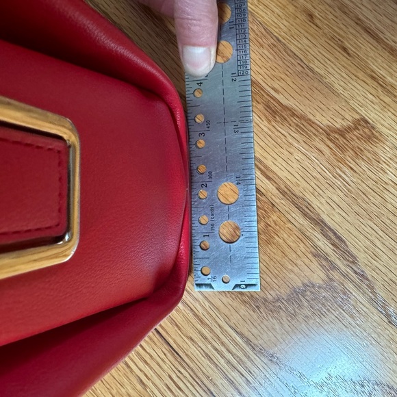 Macy’s On 34th brand red handbag - Picture 2 of 8
